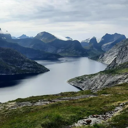 Alojamento de Turismo Selvagem Lofoten Og Rorbuer Sørvågen