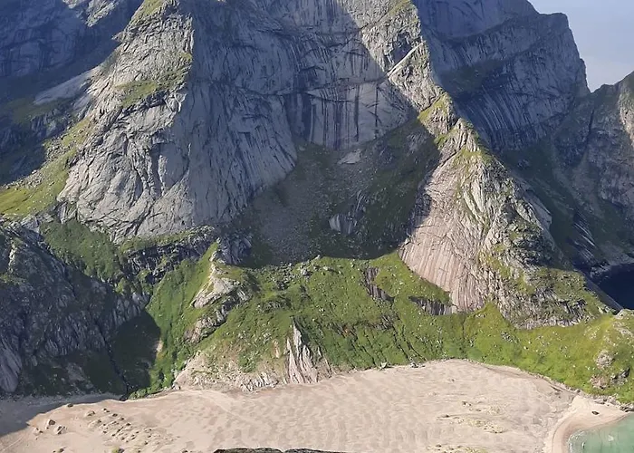 Деревянный коттедж Lofoten Og Rorbuer